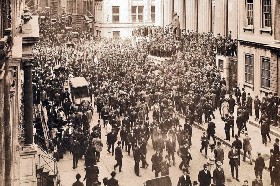 Zdjęcie przechodniów na Wall Street z 1910r.
