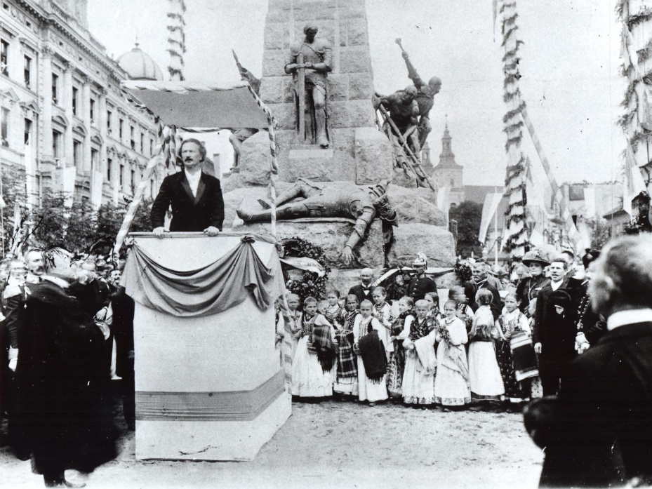 Czy dawniej mężczyźni ubierali się bardziej elegancko? Ignacy Jan Paderewski na odsłonięciu pomnika Grunwaldzkiego