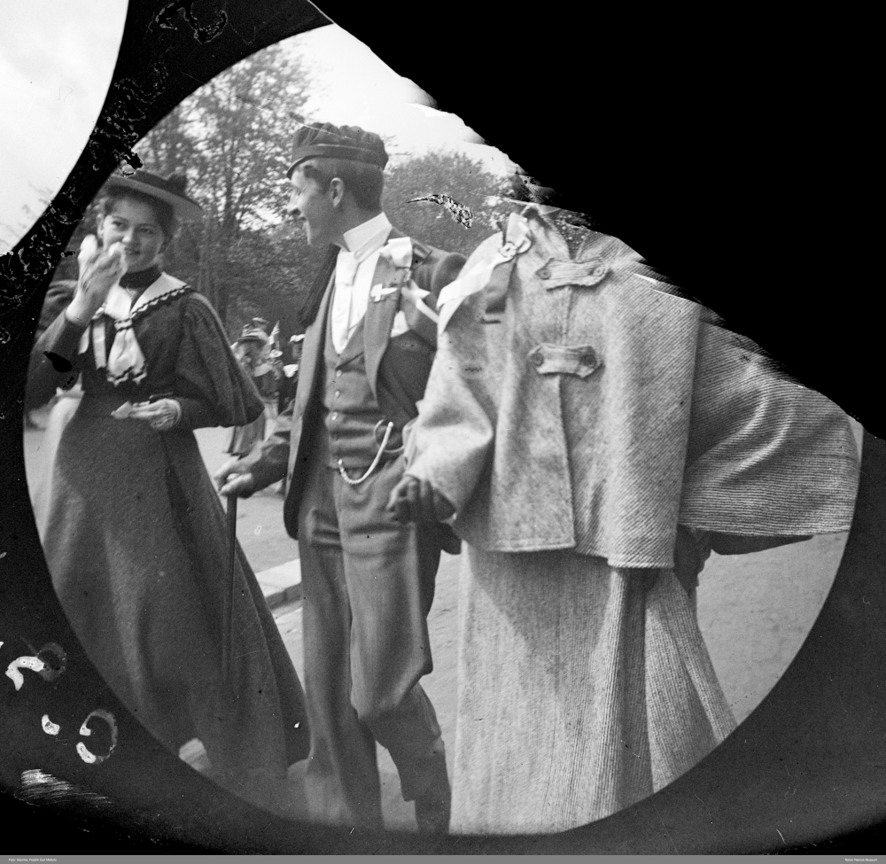 Czy dawniej mężczyźni ubierali się bardziej elegancko? Zdjęcie ukrytą kamerą Stormera 1