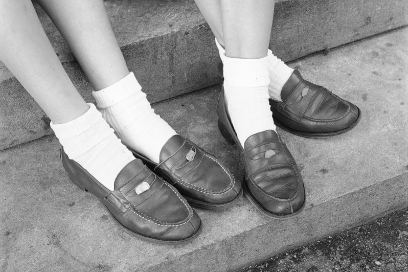 Czym są loafersy, skąd się wzięły i dlaczego stały się ikoną stylu preppy? Czym są loafersy, skąd się wzięły i dlaczego stały się ikoną stylu preppy?